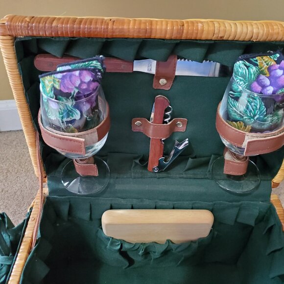 Picnic Time Wicker Wine & Cheese/Picnic Basket - Picture 3 of 14